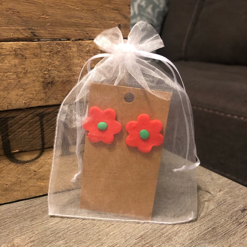 Complimentary color daisy earrings!